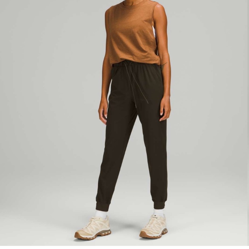 Lululemon high rise paperbag jogger, size 4